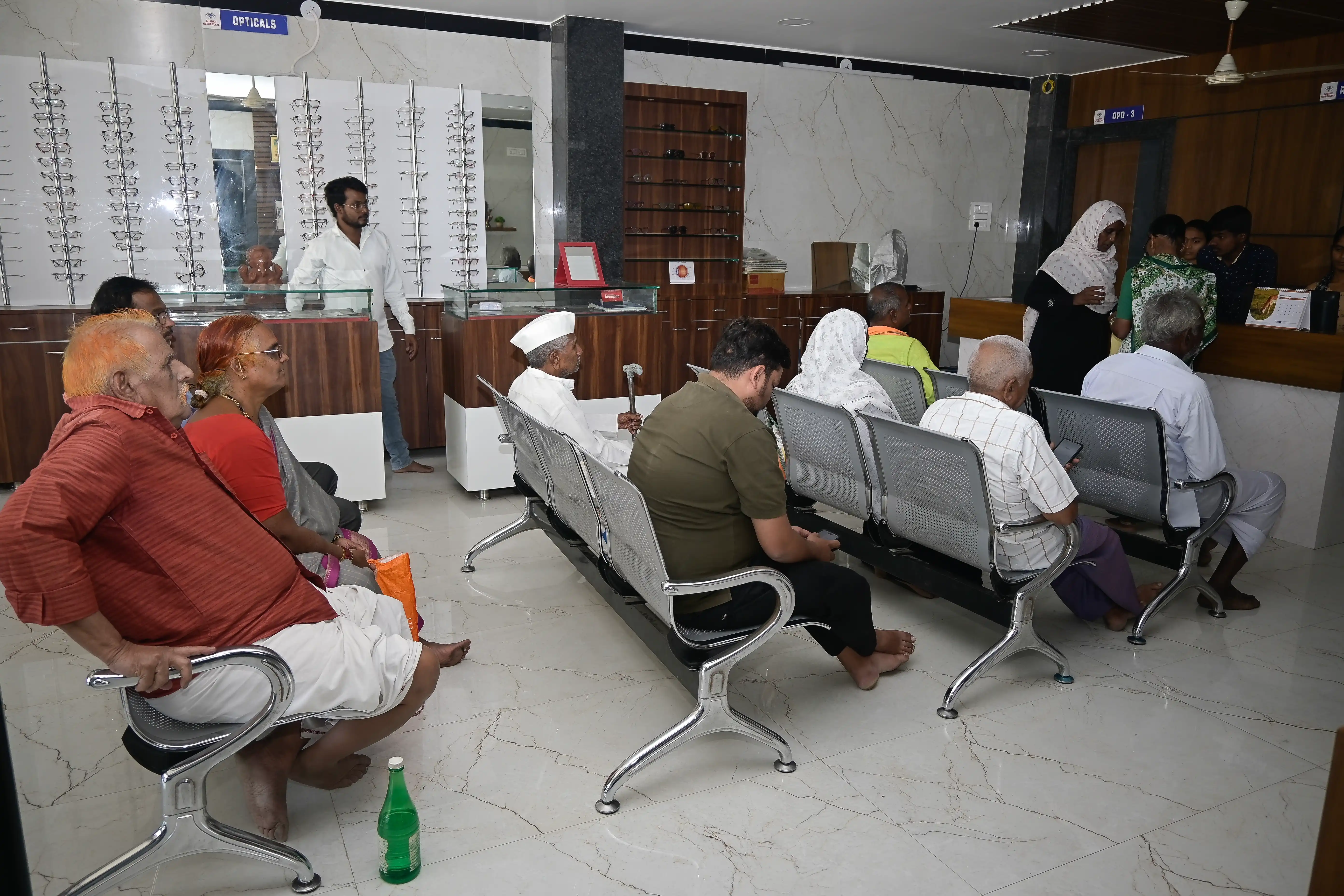 Dr. Rohit J. Patil Performing Eye Surgery in Kalaburagi